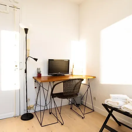 Daire New & Discounted Studio In The Latin Quarter!